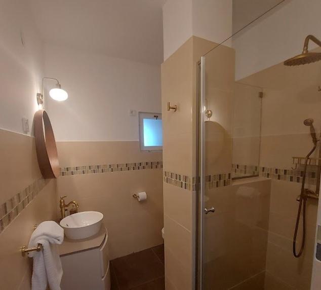 Kikelet Udvarhaz Zánka Buitenkant foto